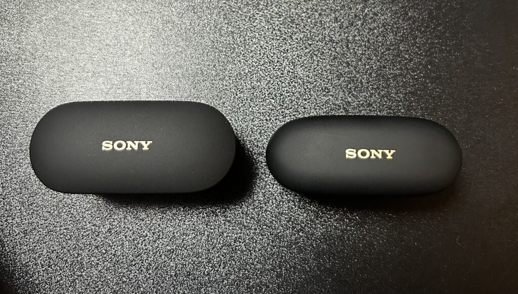 ケース上面の比較。「M5」は丸みが増し、よりコンパクトに。