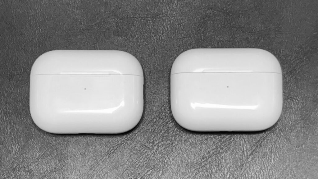 AirPods Pro 第1世代と第2世代の充電ケース（正面）の比較