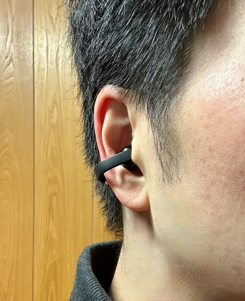 SONY LinkBuds Clipを耳に装着した状態の装着感レビュー写真