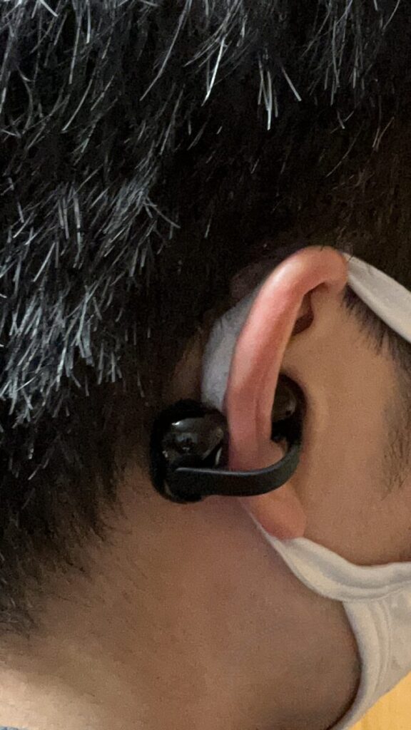 SONY LinkBuds Clipをマスク装着時に耳に装着した状態