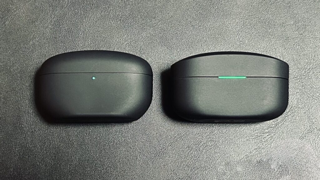 充電ケース前面のランプ点灯比較。「M5」は丸型で小型のインジケーターランプに変更。