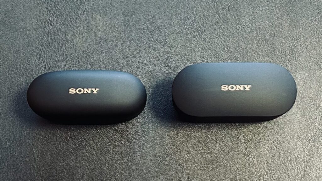 ケース上面の比較。「M5」は丸みが増し、よりコンパクトに。