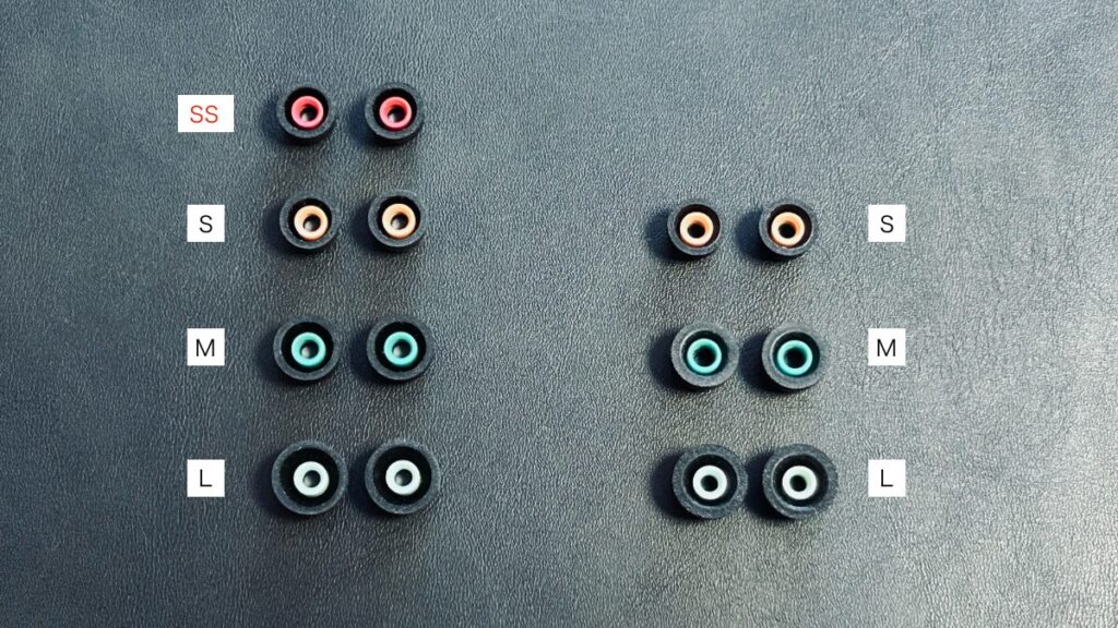 WF-1000XM4 と WF-1000XM5 のイヤーピースをサイズ別に比較。M5 は新たに SS サイズが追加されフィット感の選択肢が増えたことを示す写真。