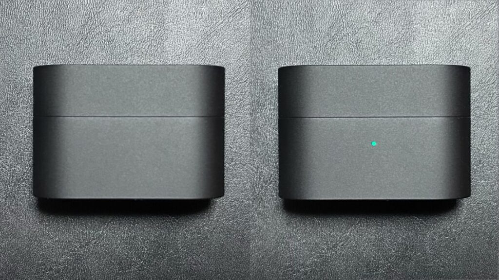 WF-1000XM6充電ケースのLED表示（左：消灯時／右：点灯時）