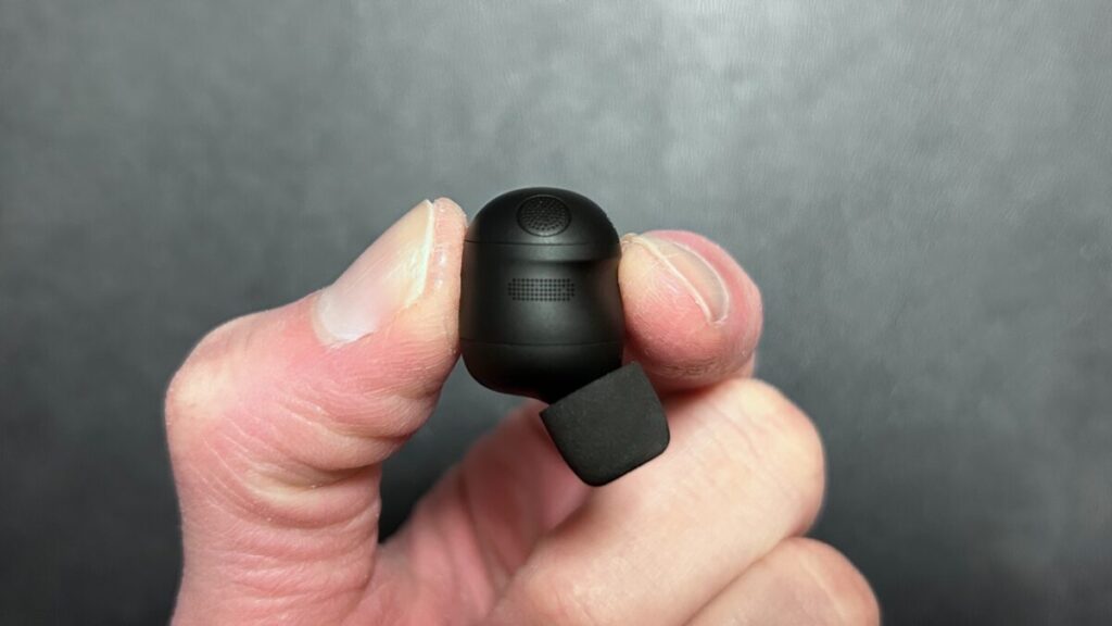 WF-1000XM6の新しい通気構造（マイク下部）