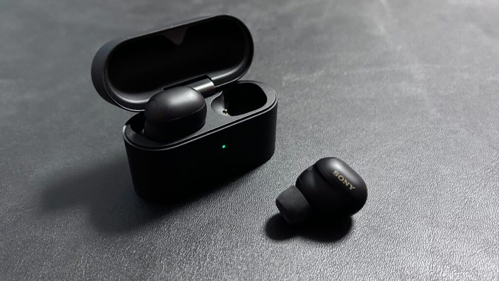 SONY WF-1000XM6のイヤホン本体と充電ケース（レビュー総評）
